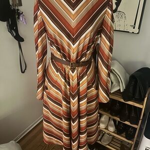 *SOLD* Vintage 1970s R&K Chevron Stripe Midi Dress w/ Belt 🧡